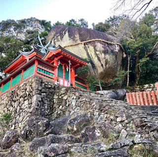 02和歌山の神倉神社のゴトビキ岩（天岩戸と呼ばれる）.jpg